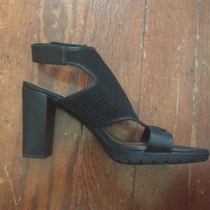 Black heels NWOT